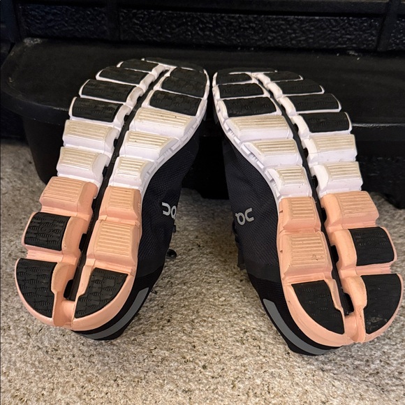 On Running CloudFlow Women's Black and Peach Athletic Shoes - Picture 7 of 9